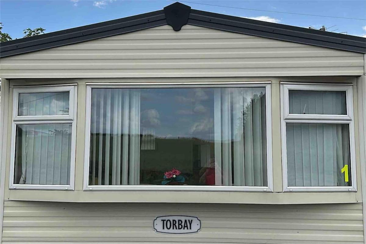 4-Bedroom Cosalt Caravan In Uddingston, Glasgow Dış mekan fotoğraf